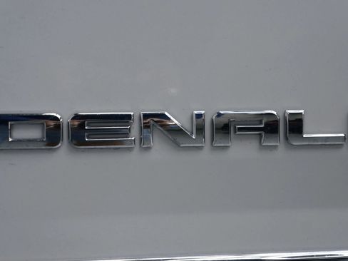 Used 2016 GMC Yukon XL Denali w/ Open Road Package image 10