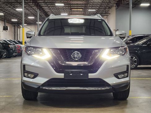 Used 2020 Nissan Rogue SV w/ Sun & Sound Touring Package image 2