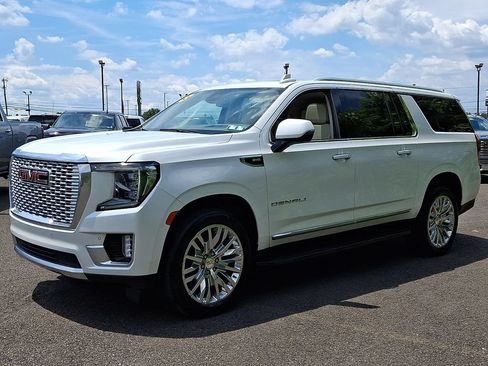 Certified 2023 GMC Yukon XL Denali AWD/4WD image 3