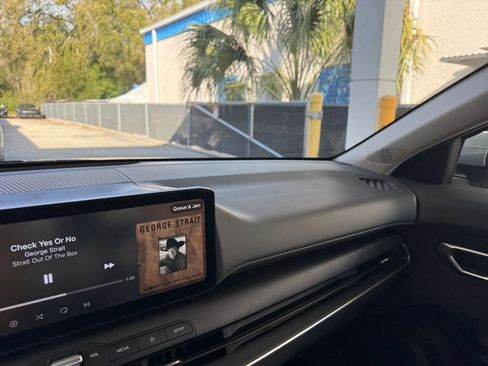 Used 2025 Kia K4 FWD image 35