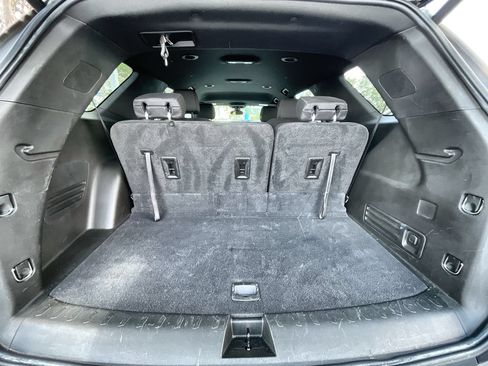 Used 2022 Chevrolet Traverse LT FWD image 25