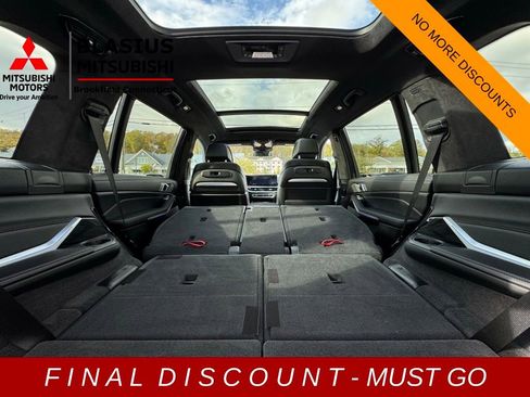 Used 2025 BMW X7 M60i w/ Climate Comfort Package image 33