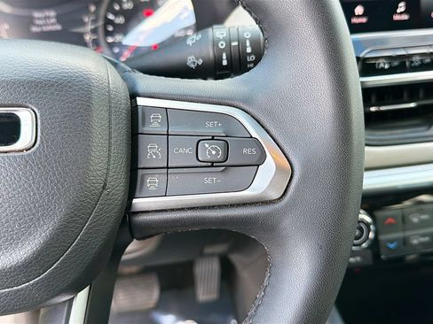 Used 2025 Jeep Compass Limited AWD/4WD image 13