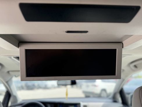 Used 2017 Toyota Sienna Limited Premium image 20