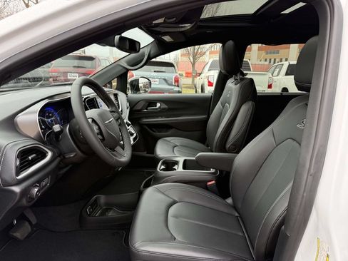 New 2026 Chrysler Pacifica Select w/ S Appearance Package AWD/4WD image 14