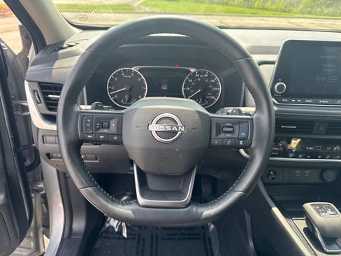 Used 2025 Nissan Rogue SV AWD/4WD image 15
