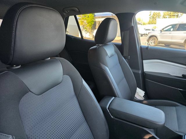 Used 2025 Chevrolet Trax LT FWD image 18