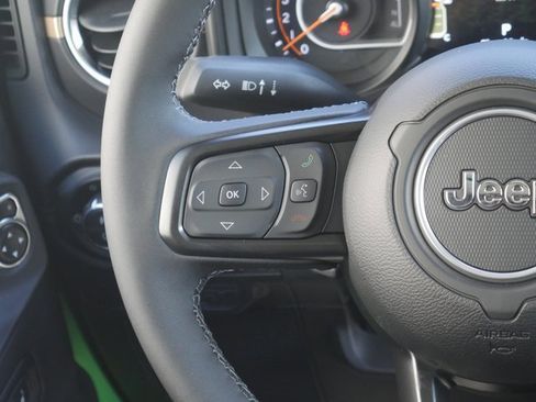 New 2025 Jeep Gladiator High Tide image 18