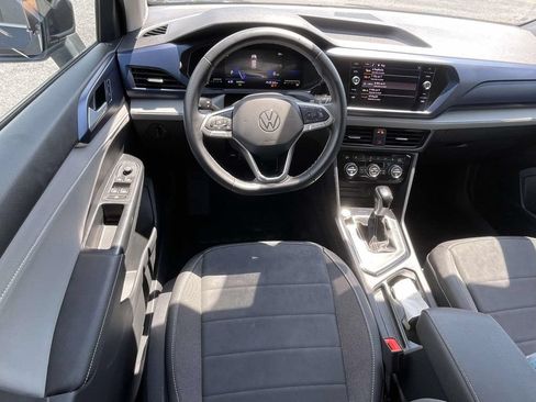Used 2024 Volkswagen Taos SE FWD image 12