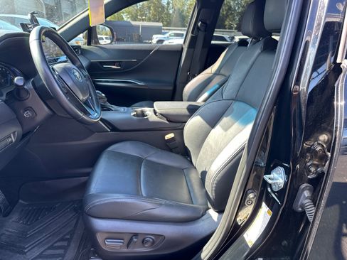 Used 2023 Toyota Venza XLE AWD/4WD image 9