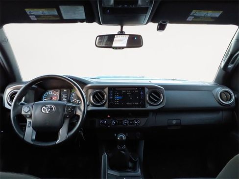 Used 2017 Toyota Tacoma TRD Sport image 10