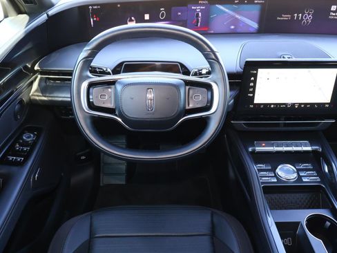 Used 2024 Lincoln Nautilus Reserve w/ Equipment Group 202A image 10