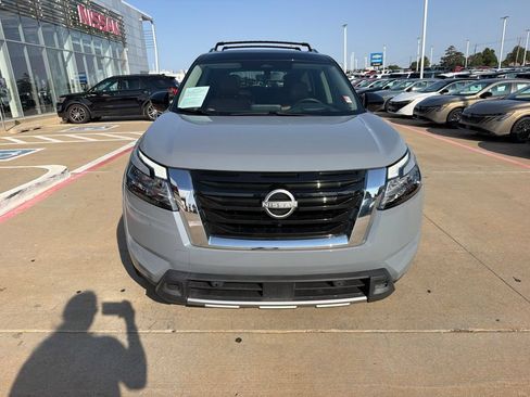 Used 2023 Nissan Pathfinder Platinum FWD image 8