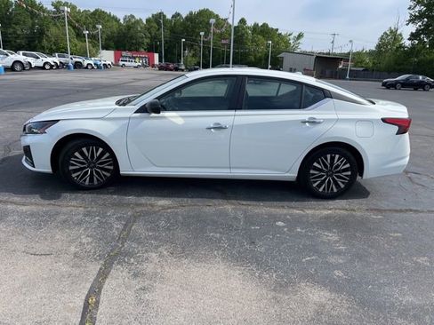 Used 2025 Nissan Altima 2.5 SV FWD image 4