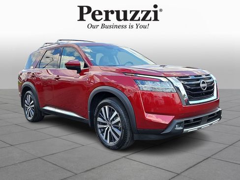 Used 2022 Nissan Pathfinder Platinum w/ Cargo Package AWD/4WD image 1