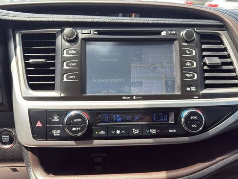 Used 2015 Toyota Highlander XLE FWD image 23