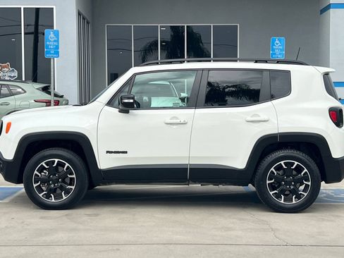 Used 2023 Jeep Renegade Latitude AWD/4WD image 8