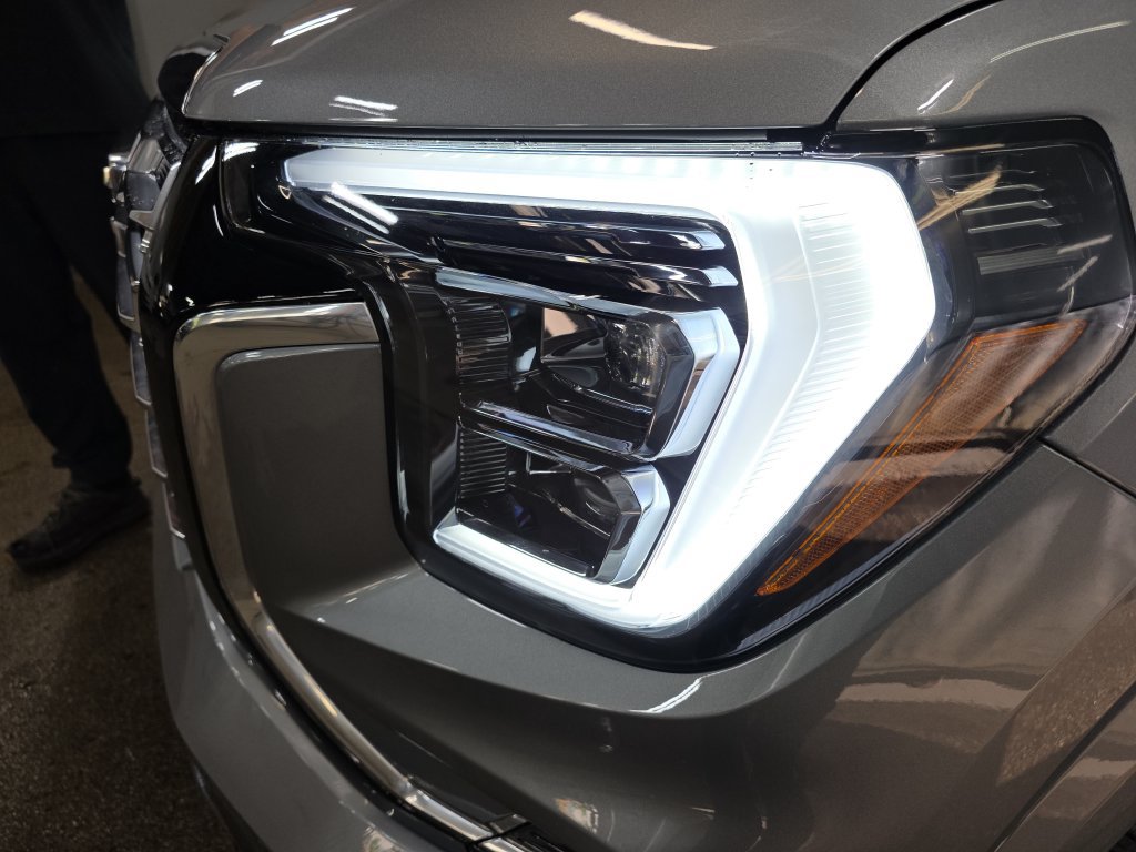 New 2027 GMC Terrain Denali w/ LPO, Black Badging Package AWD/4WD image 32