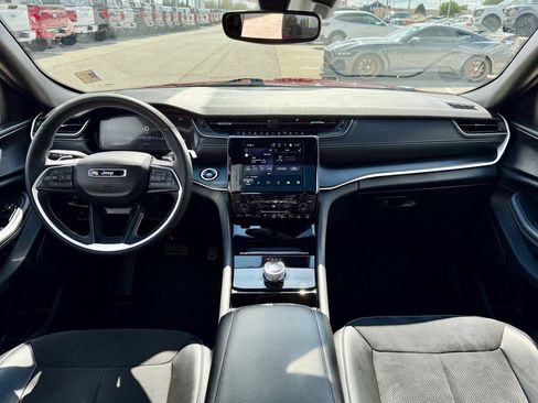 Used 2023 Jeep Grand Cherokee Altitude image 32