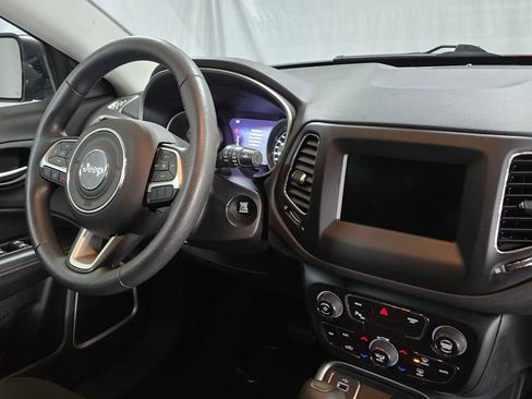 Used 2018 Jeep Compass Sport w/ Tech Group FWD image 11