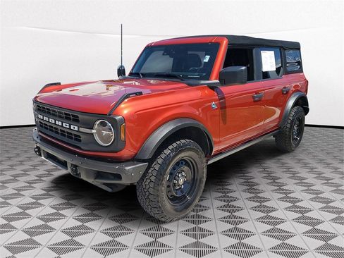 Used 2022 Ford Bronco Black Diamond image 3