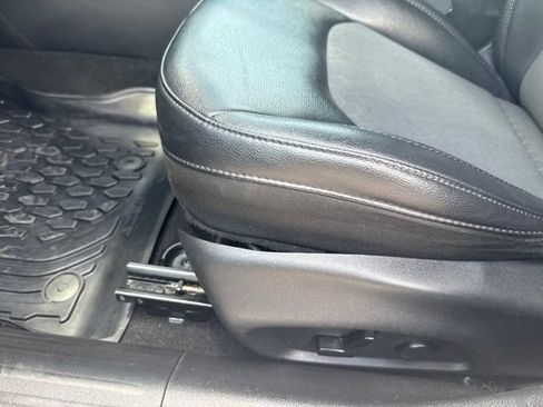 Used 2019 Jeep Compass Latitude FWD image 29