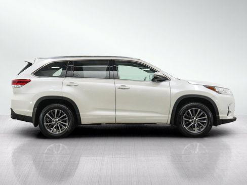 Used 2018 Toyota Highlander XLE AWD/4WD image 6
