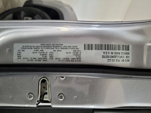 Used 2021 Jeep Cherokee Latitude Plus FWD image 33