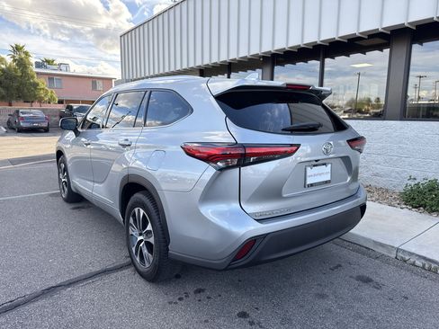 Used 2020 Toyota Highlander XLE image 8