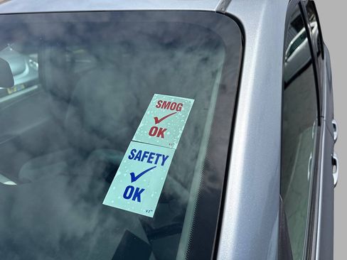 Used 2011 Toyota Sienna LE w/ Towing Pkg FWD image 9