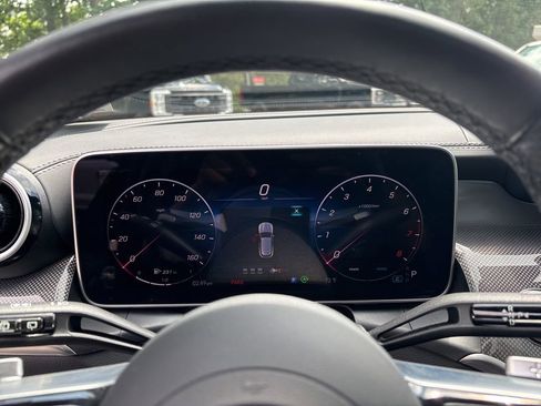 Used 2025 Mercedes-Benz GLC 300 4MATIC image 22