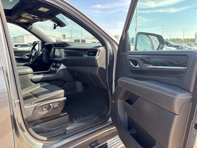 Used 2021 GMC Yukon Denali w/ Denali Premium Package AWD/4WD image 23