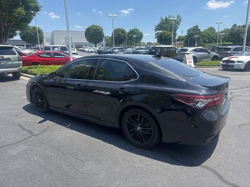 Used 2022 Toyota Camry XSE FWD image 7