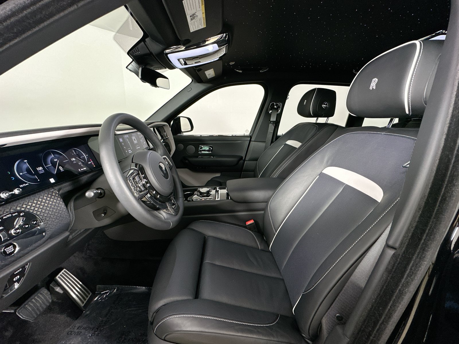Used 2026 Rolls-Royce Cullinan Black Badge AWD/4WD image 34