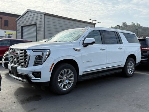 Used 2025 GMC Yukon XL Denali AWD/4WD image 2