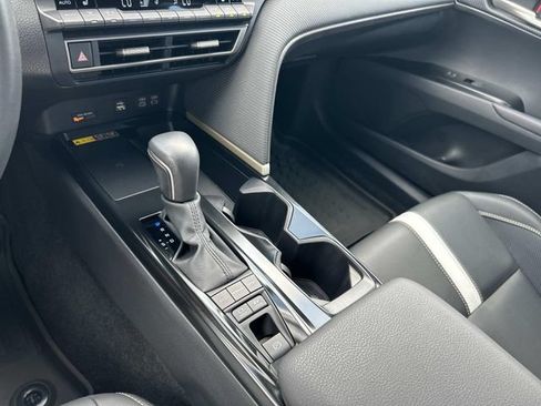 Used 2025 Toyota Camry SE w/ Convenience Package FWD image 25