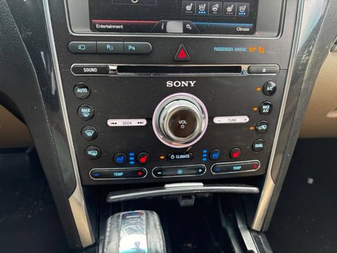 Used 2016 Ford Explorer Limited w/ Equipment Group 301A FWD image 13