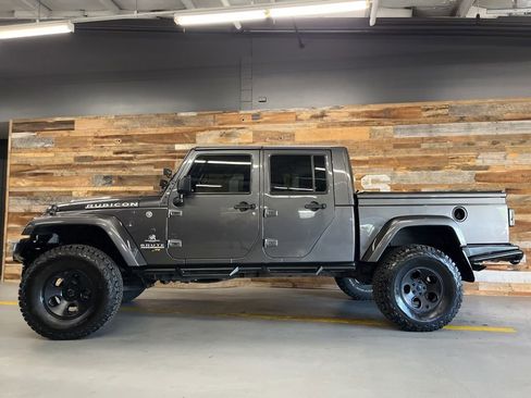 Used 2016 Jeep Wrangler Unlimited Rubicon w/ Connectivity Group AWD/4WD image 13