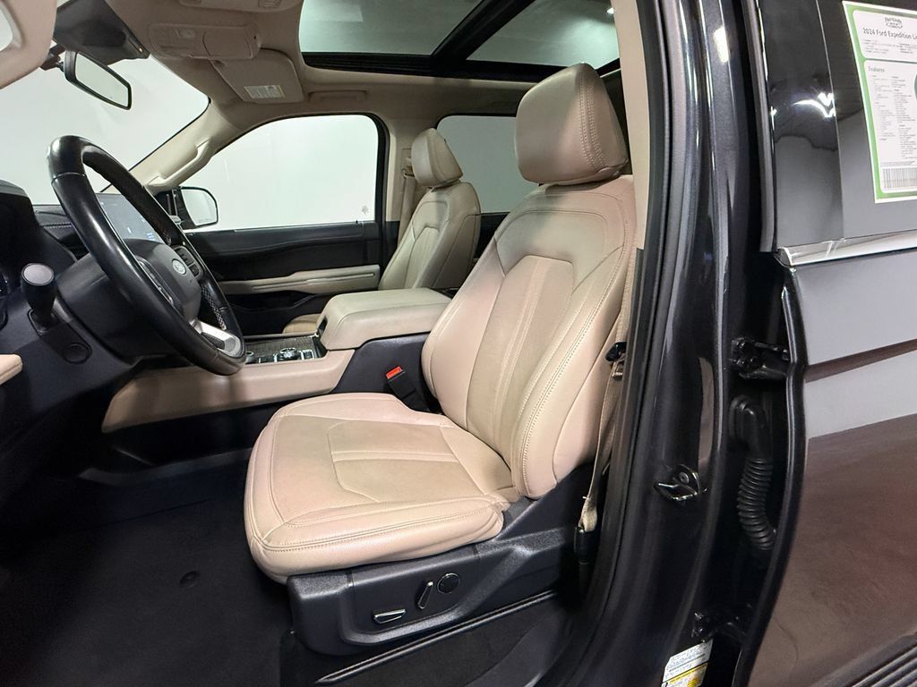 Used 2024 Ford Expedition Limited AWD/4WD image 12