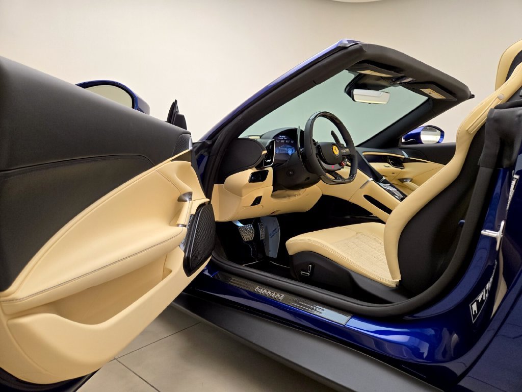 Used 2025 Ferrari Roma Spider RWD image 18