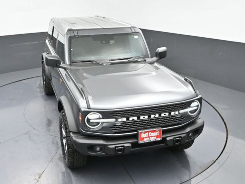 Used 2025 Ford Bronco Badlands image 39