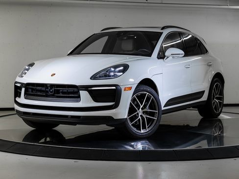Certified 2023 Porsche Macan image 1