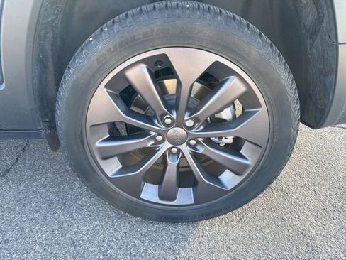 Used 2021 Jeep Cherokee Latitude Lux 80th Anniv w/ Quick Order Package 26U 80TH image 17