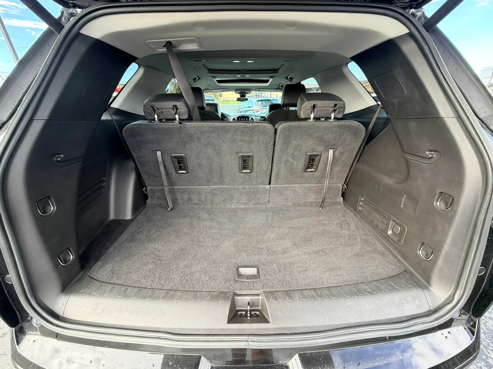 Used 2021 Chevrolet Traverse Premier w/ Redline Edition AWD/4WD image 31