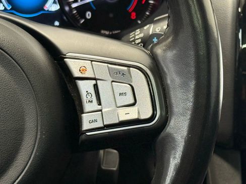 Used 2019 Jaguar F-PACE Premium image 25