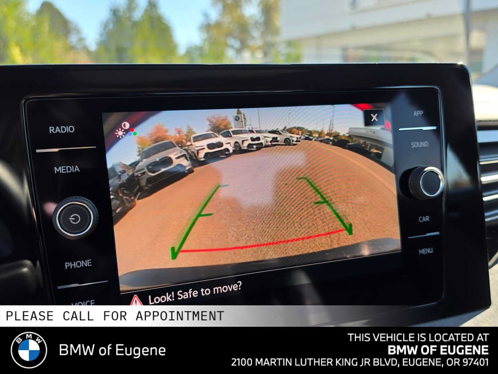 Used 2025 Volkswagen Jetta SE FWD image 28
