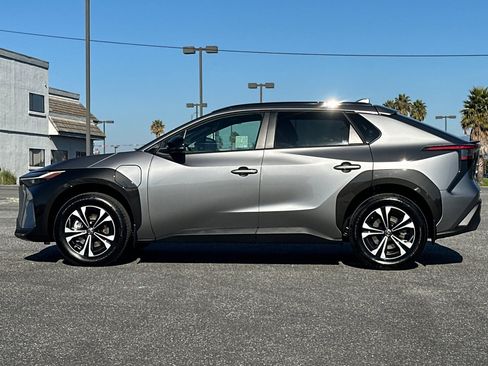 Used 2025 Toyota bZ4X FWD image 7