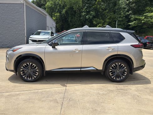 Used 2025 Nissan Rogue Platinum AWD/4WD image 6