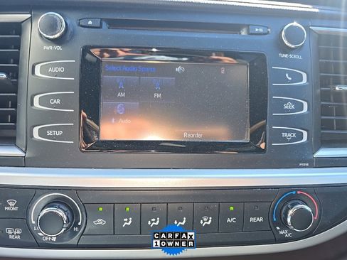 Used 2018 Toyota Highlander LE image 9