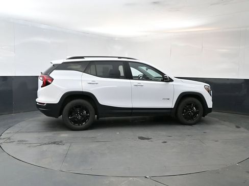 Used 2023 GMC Terrain AT4 AWD/4WD image 6